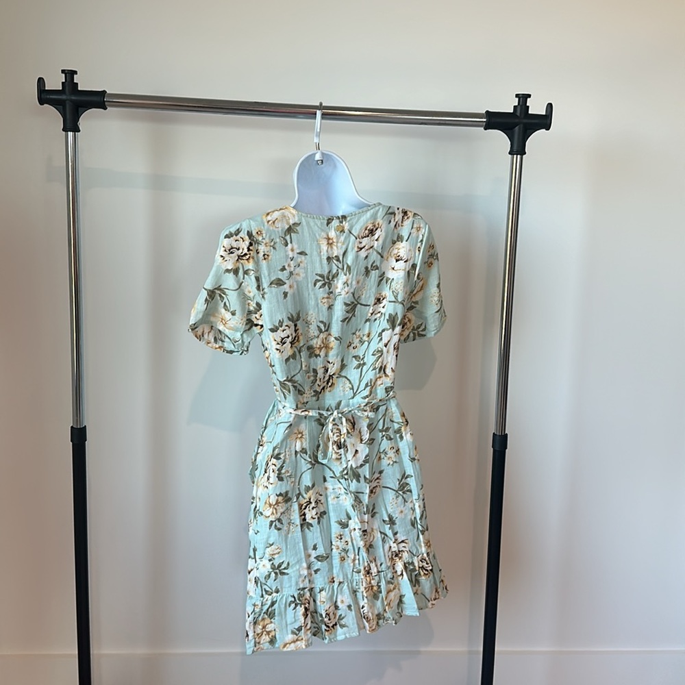 Wrap dress perfect for Spring and summer - Picture 4 of 8
